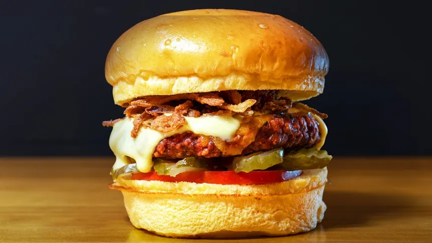 Una hamburguesa recién hecha